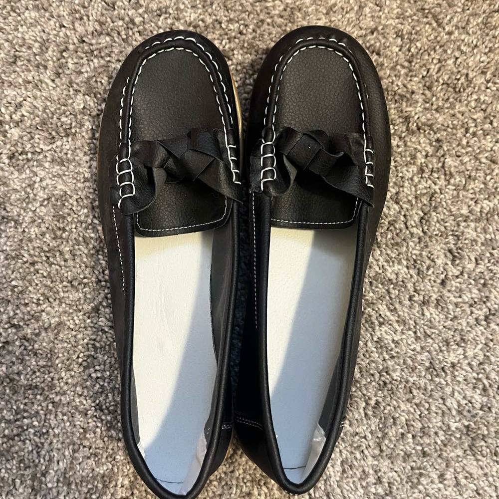 Classic Black Women's Slip-On Loafers with Decorative Knot